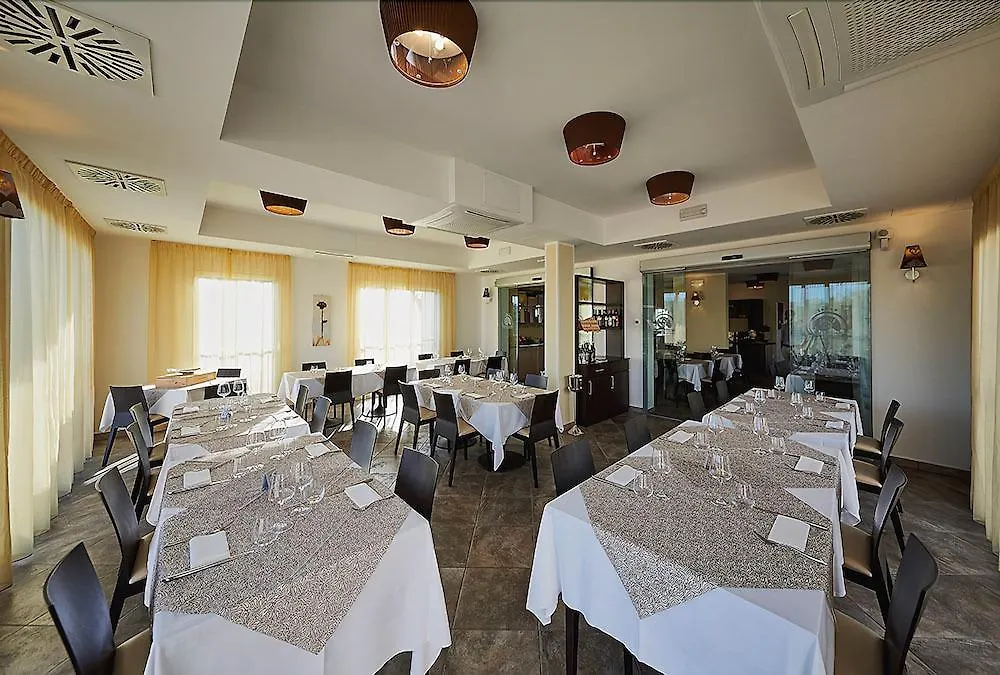 BOLGHERI MARINA RESORT ex Varo Village Hotel Marina Di Bibbona 4*,